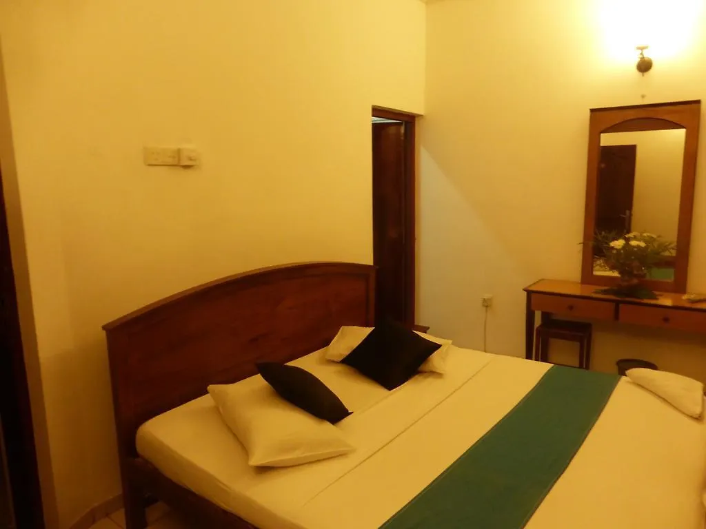 Snowdrop Hotel Negombo Guest house