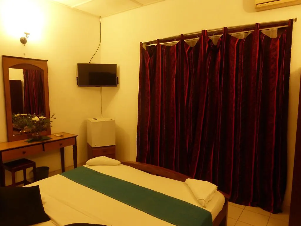 Guest house Snowdrop Hotel Negombo