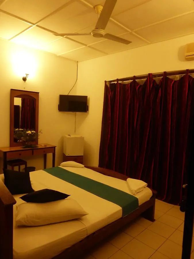 Guest house Snowdrop Hotel Negombo Sri Lanka