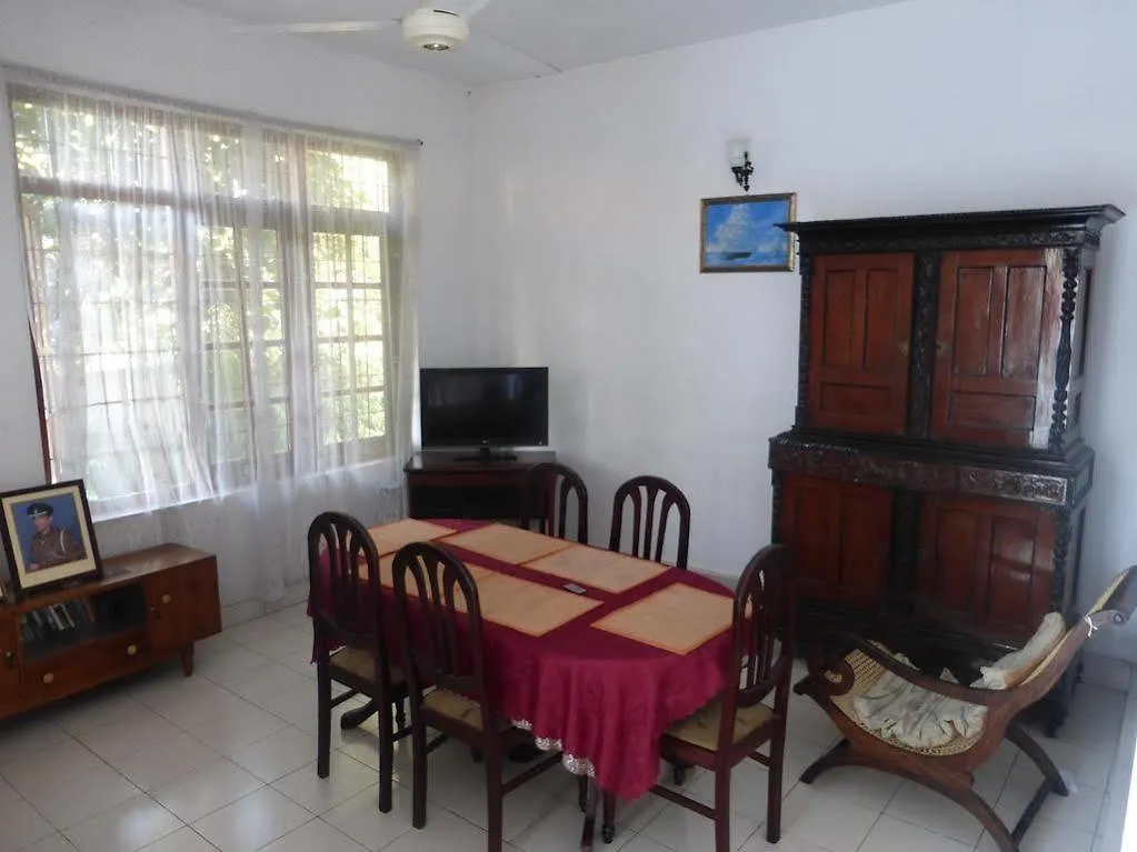 Guest house Snowdrop Hotel Negombo Sri Lanka