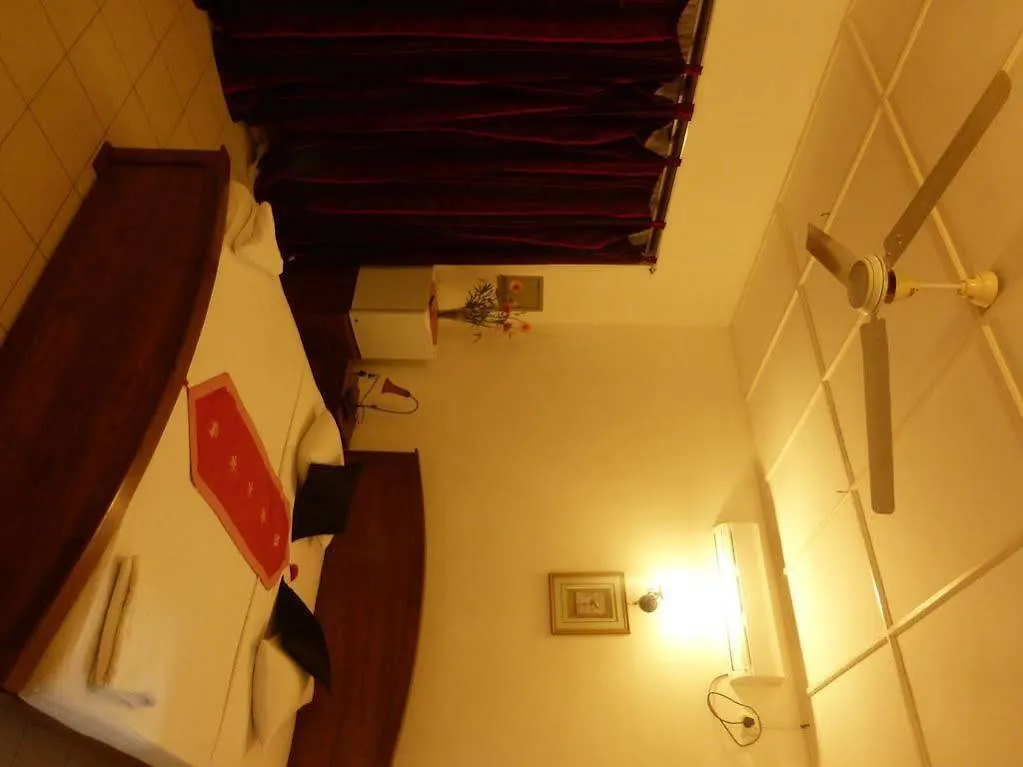 Guest house Snowdrop Hotel Negombo
